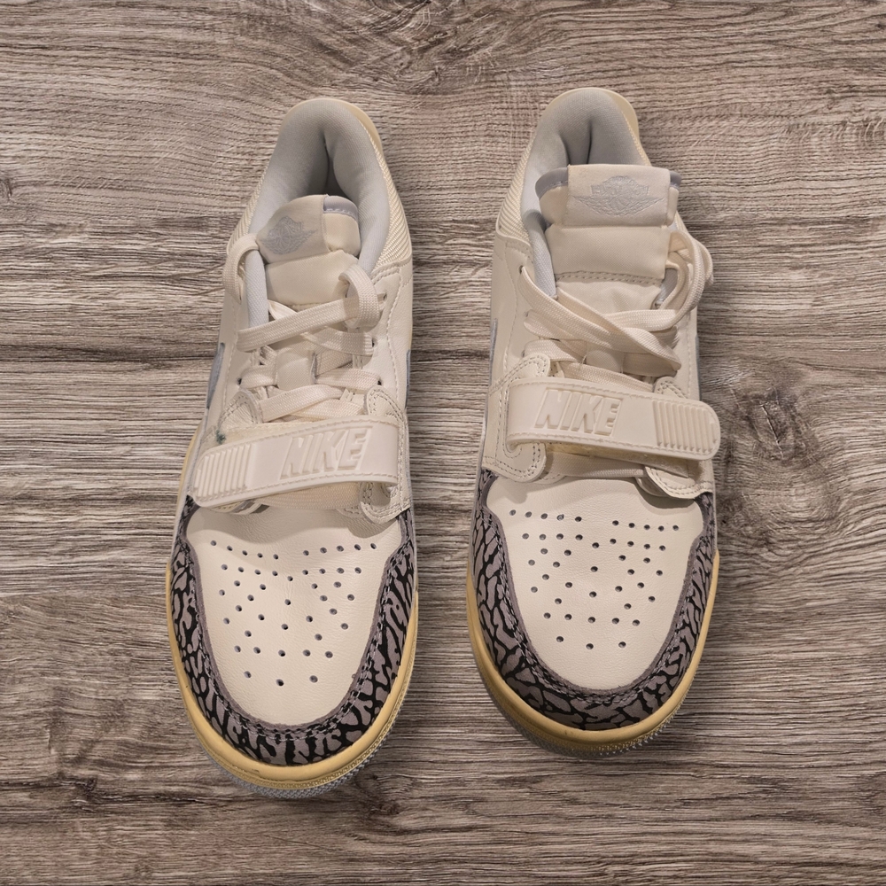Nike White and Black Patterned Sneakers